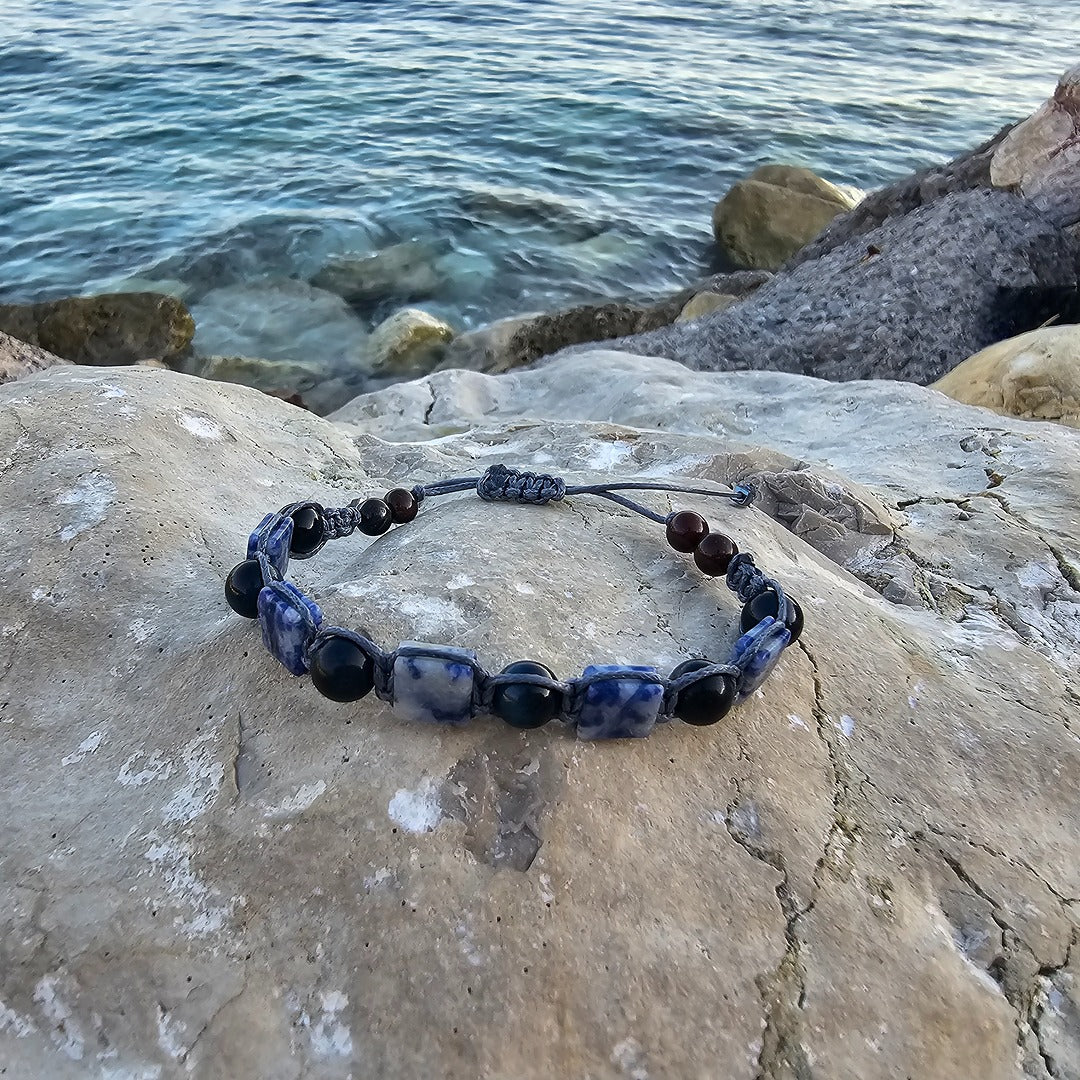 handmade shamballa bracelet sodalite blue tiger eye red tiger eye close up